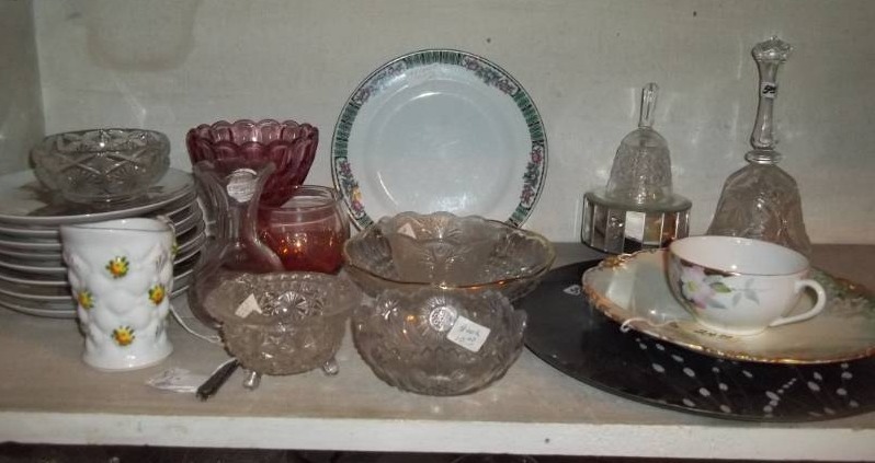 lot 199 image: Assorted Glassware