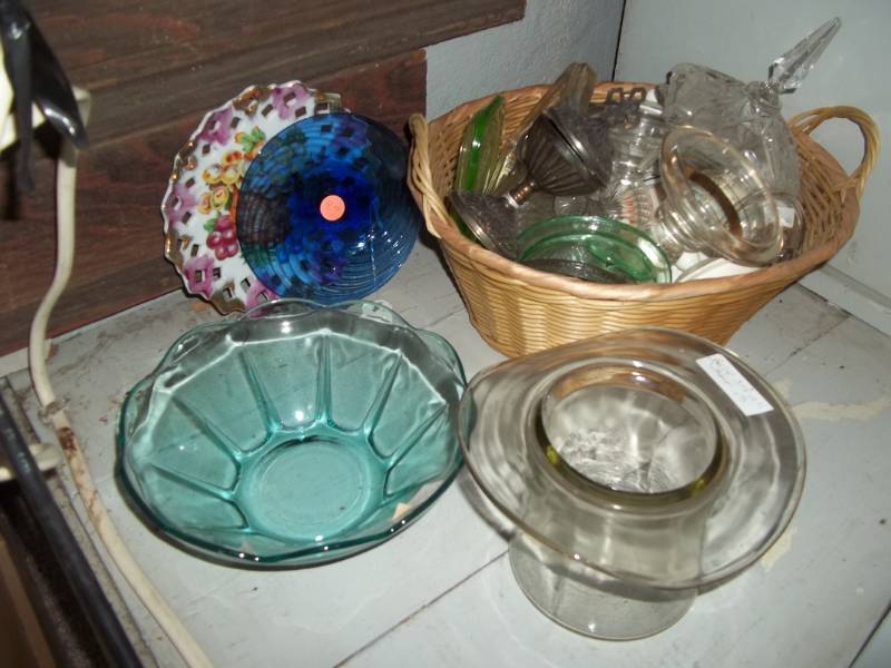 lot 201 image: Mis-Matched Lids, Ashtrays, and More