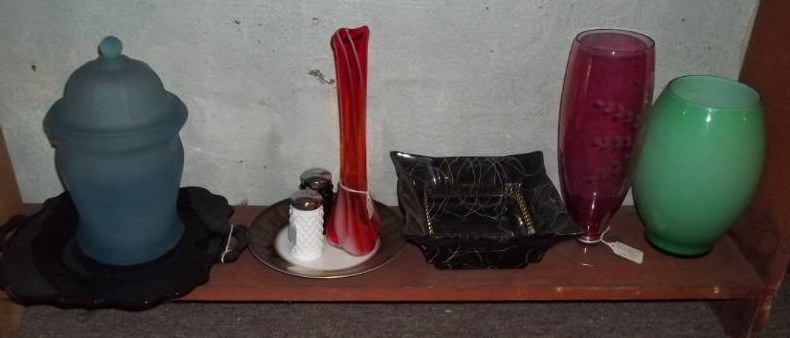 lot 214 image: Glass Decor