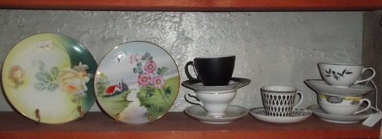 lot 223 image: Teacups and Saucers