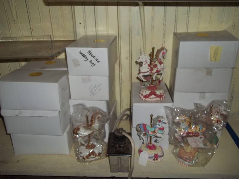 lot 226 image: Musical Carousel Houses