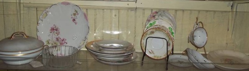 lot 227 image: Assorted China Lefton