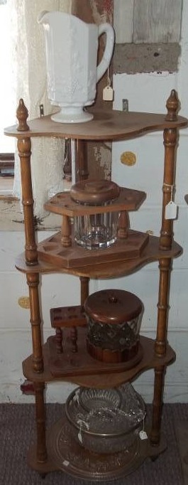 lot 312 image: Small Display Shelf with Contents