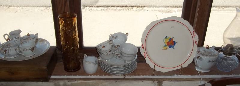 lot 313 image: Contents of Window Sill
