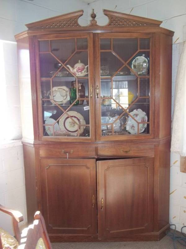 lot 322 image: China Hutch