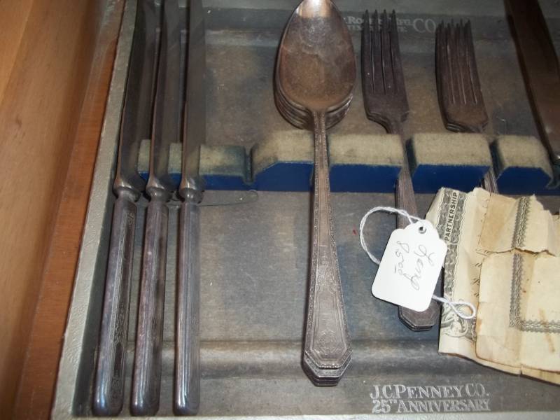 lot 320 image: Silverware