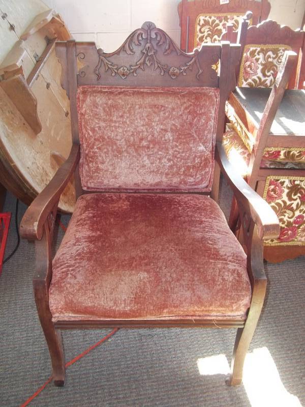 lot 324 image: Vintage Chair