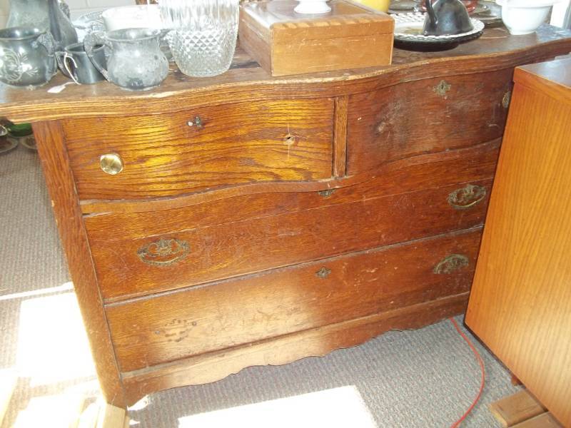 lot 331 image: Dresser