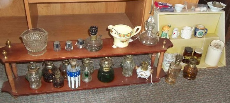 lot 337 image: Mini Oil Lamps and More
