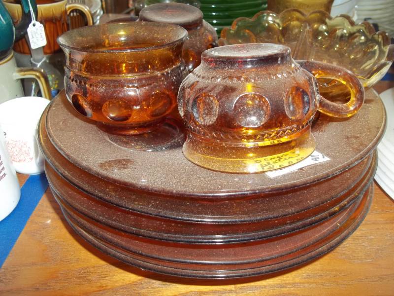lot 345 image: Amber Glassware and Fire King Dishes
