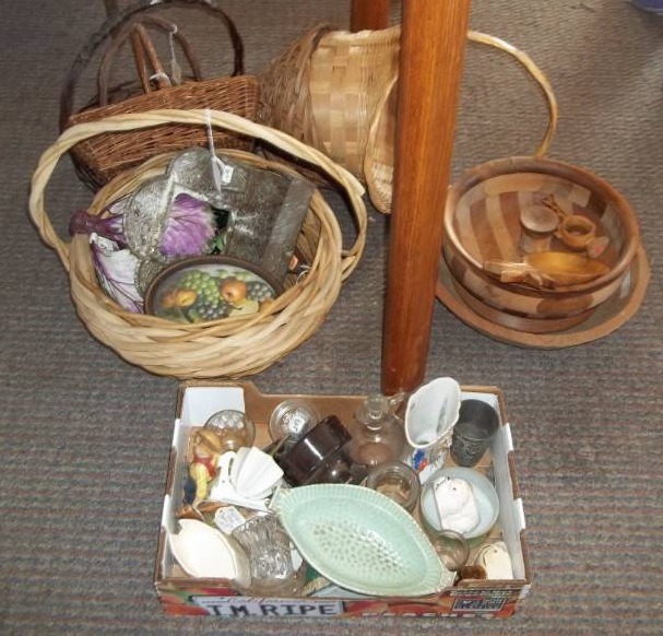lot 349 image: Baskets and Knickknacks