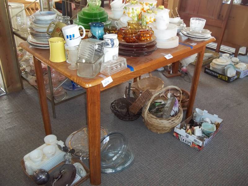 lot 350 image: Kitchen Table