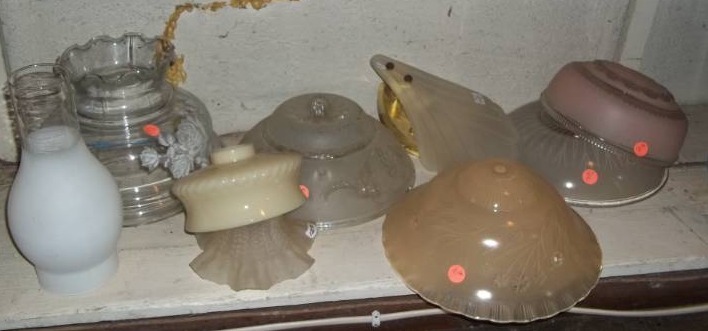 lot 283 image: Glass Lamp Shades