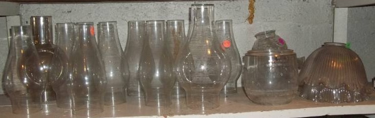 lot 285 image: Glass Lamp Shades and Oil Lamp Chimneys