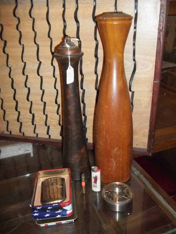 lot 305 image: Smoking Accesories