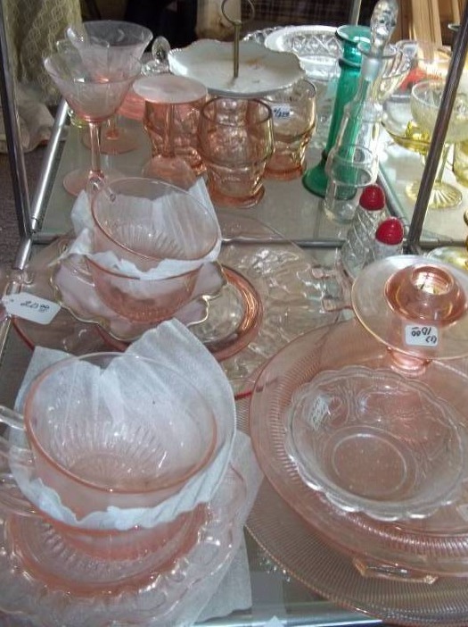 lot 359 image: Pink Glassware