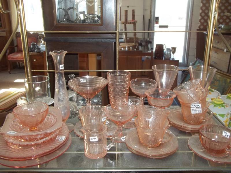 lot 362 image: Pink Glassware