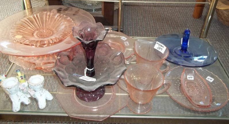 lot 364 image: Pink Glassware