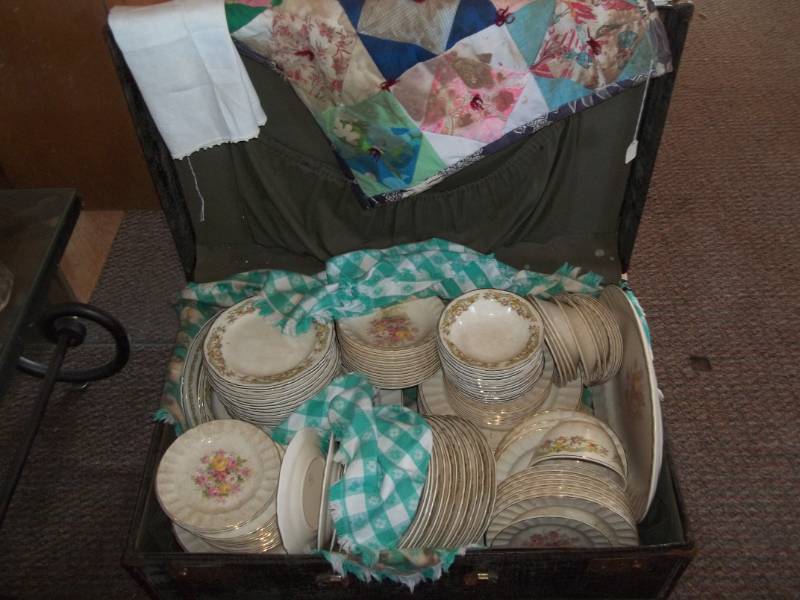 lot 369 image: China Set in a Suitcase