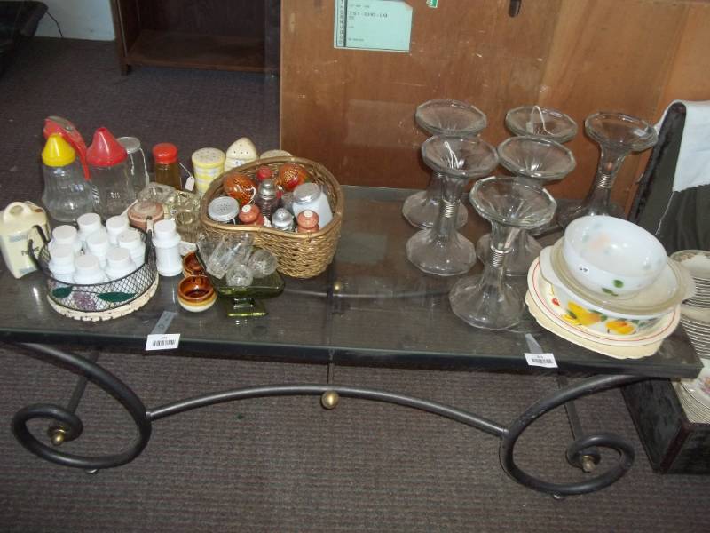 lot 372 image: Coffee Table