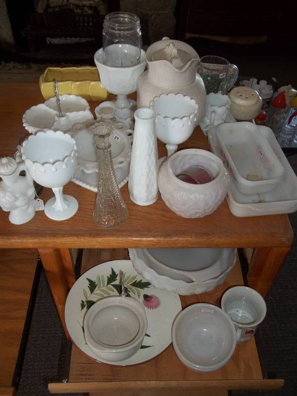lot 374 image: Milk Glass and More Haeger
