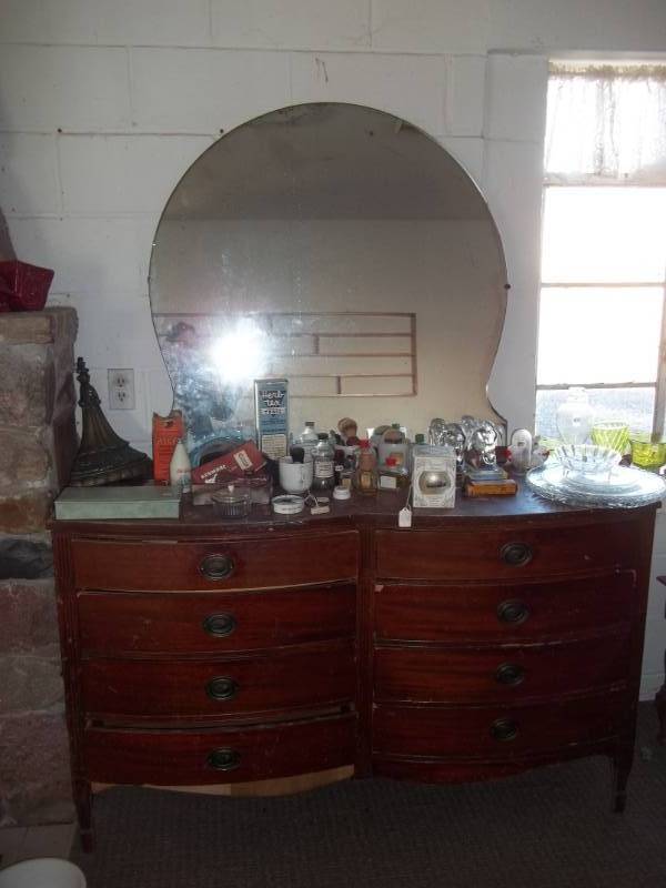 lot 375 image: Dresser with Contents