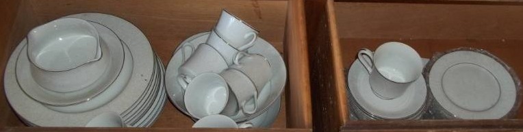 lot 381 image: Set of China