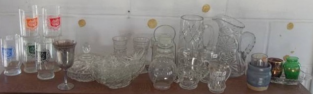 lot 388 image: Assorted Glassware