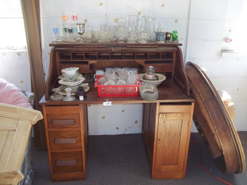 lot 390 image: Administrative Assistants Desk