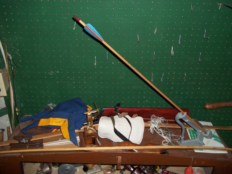 lot 272 image: Vintage Archery Supplies