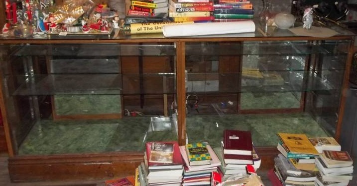 lot 394 image: Antique Display Cabinet