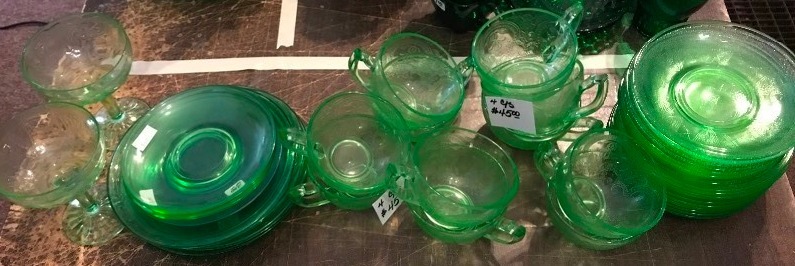 lot 253 image: Green Glassware