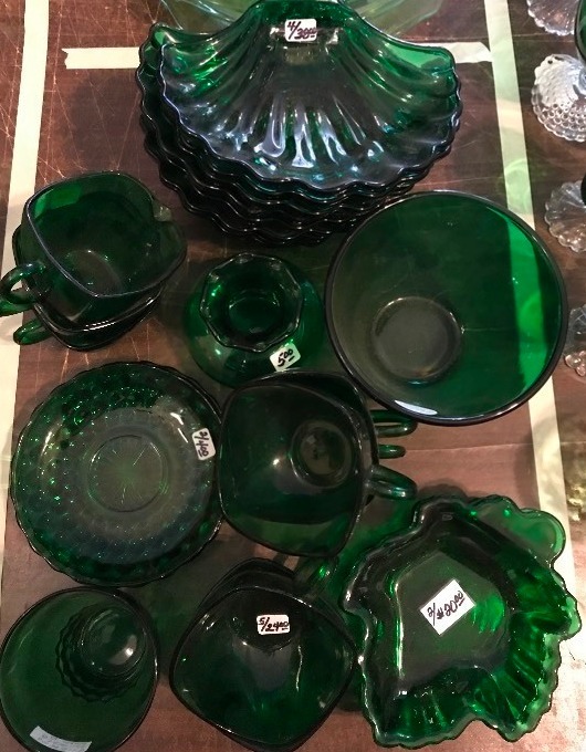 lot 254 image: Green Glassware