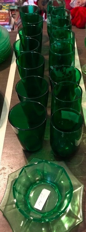 lot 256 image: Green Glassware
