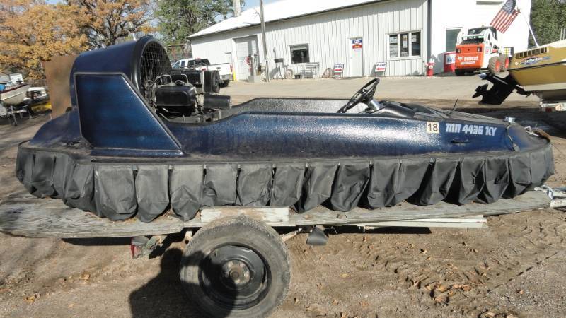 lot 4 image: 1990 Hover Dynamic Hovercraft & Trailer Package
