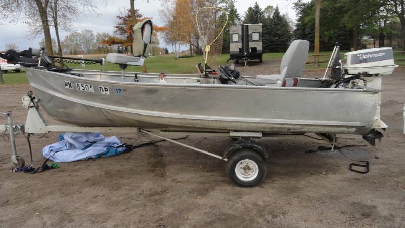 lot 6 image: 1971 Crestliner Fishing Boat & Trailer Package