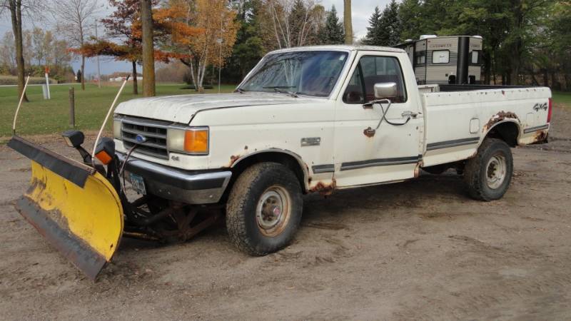 lot 8 image: 1991 Ford F250 With Plow