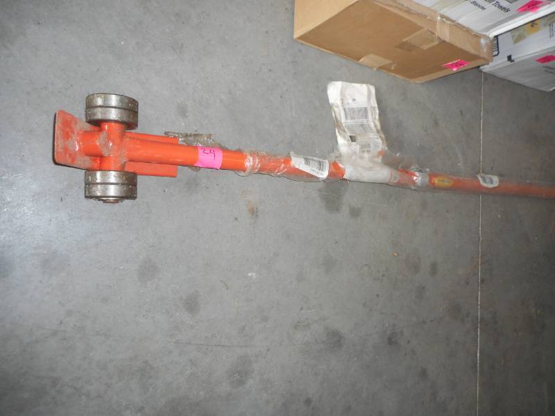 lot 24 image: Northern Tools Johnson Bar Movable Load Lever