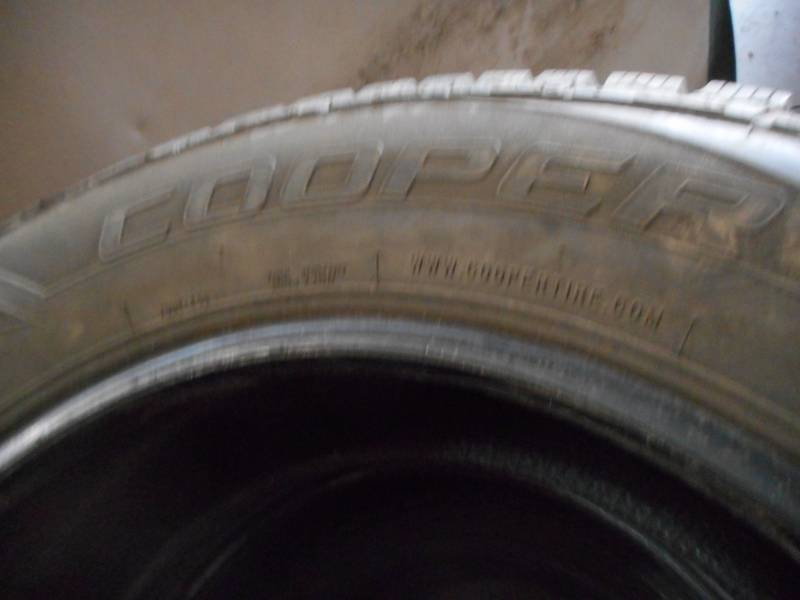 lot 20 image: (4) Cooper Weathermaster WSC Snow Tires 23565 R-18