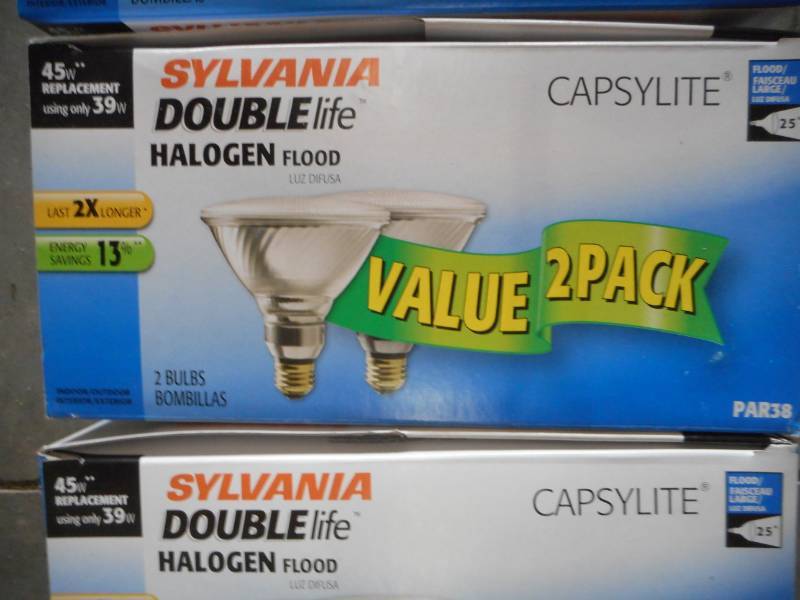 lot 25 image: Ten 45w Sylvania PAR38 IndoorOutdoor Halogen Flood Bulbs