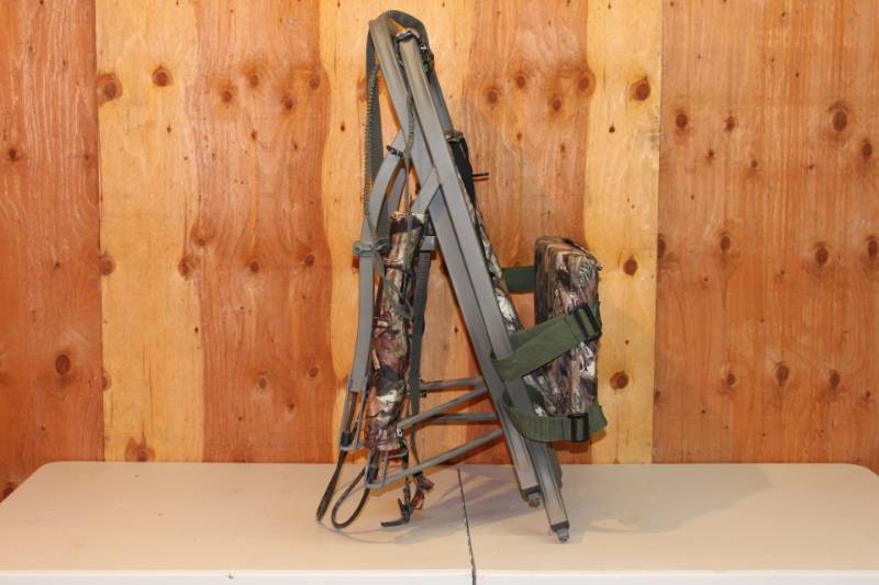 lot 2 image: Summit SD Climbing Tree Stand