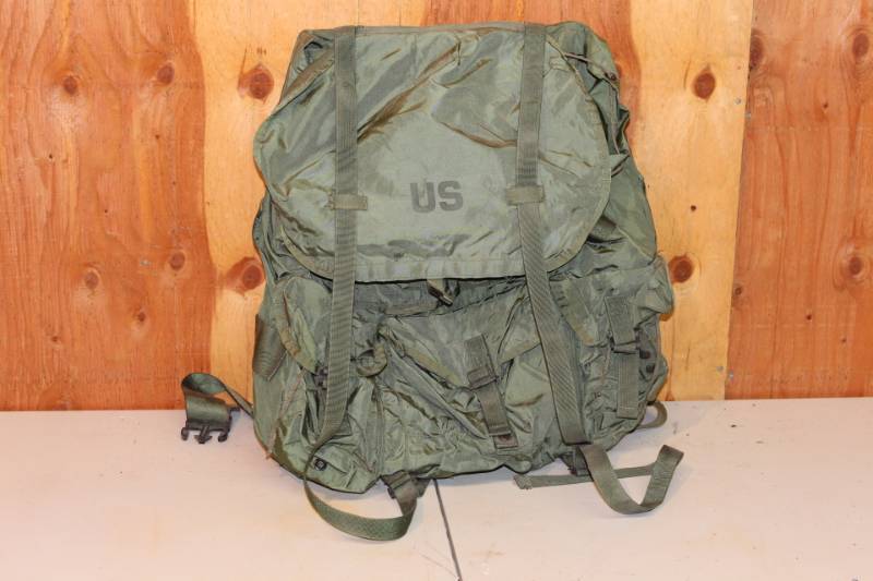 lot 14 image: Military Surplus Large Alice Pack
