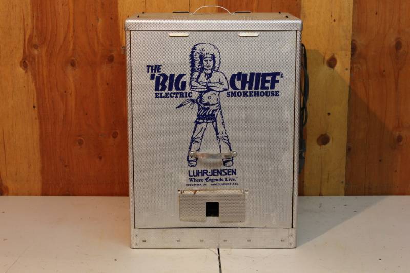 lot 15 image: Big Chief Electric Smoker