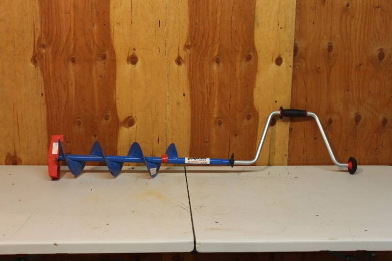 lot 16 image: Hand Ice Auger