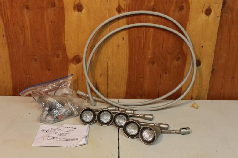 lot 20 image: 5 Light 10 Flexible Track Light