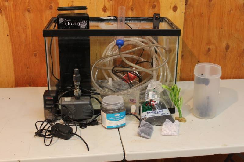 lot 22 image: Used Aquarium and Supplies