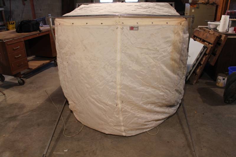 lot 27 image: Vented Ins-Tent Popup Tent