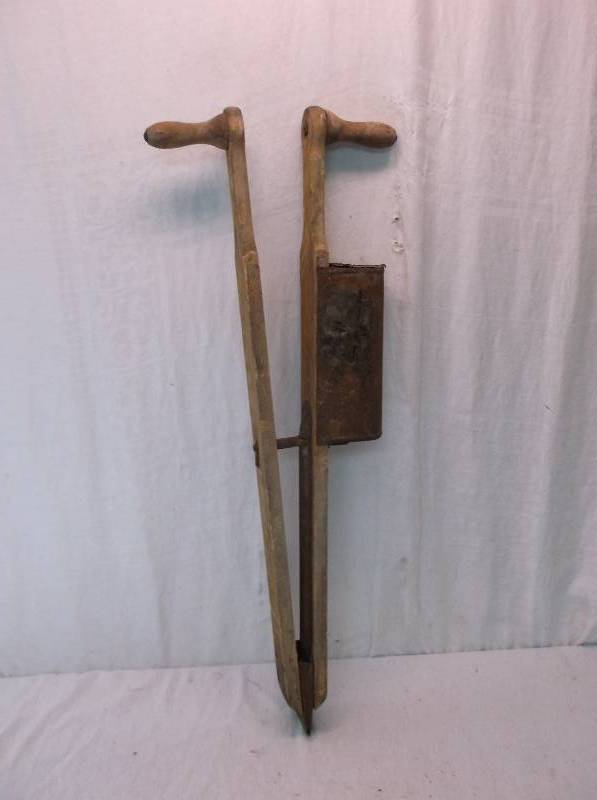 lot 52 image: AntiqueVintage