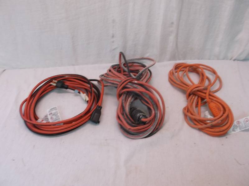 lot 63 image: Power Cords
