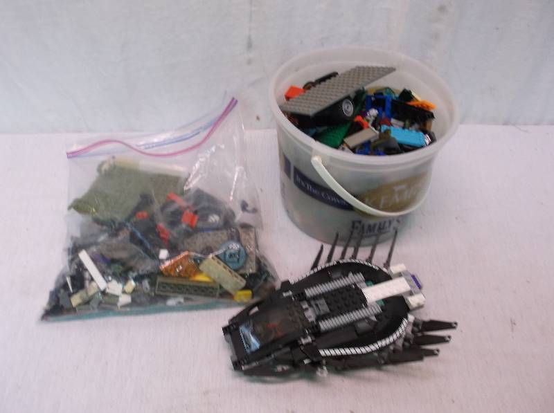 lot 93 image: Legos